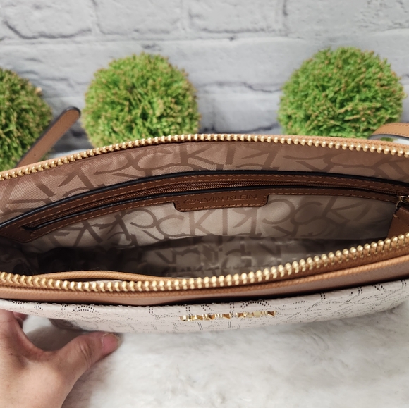Calvin Klein Crossbody Purse - Picture 3 of 4
